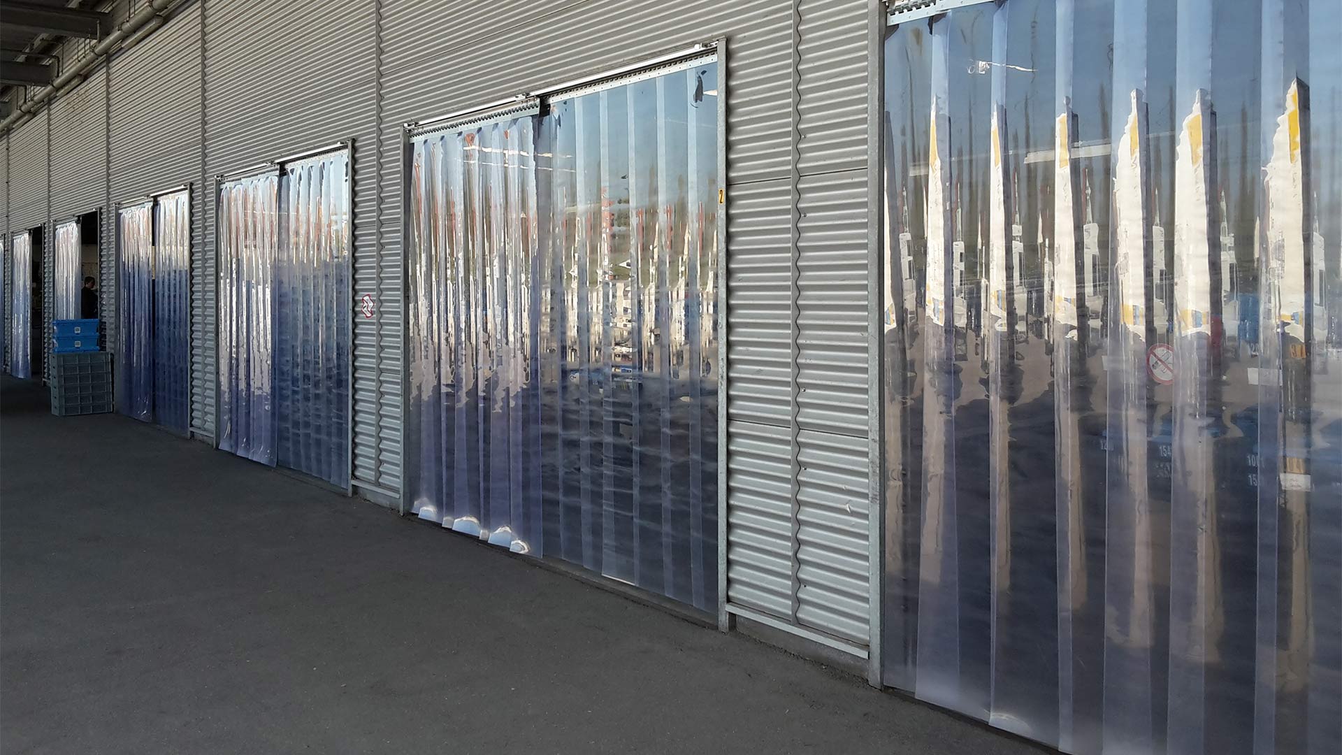 PVC Streifenvorhang in Industriehalle
